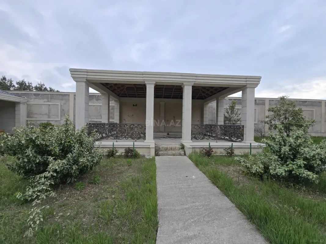 Satılır 5 otaqlı həyət evi 400 m²