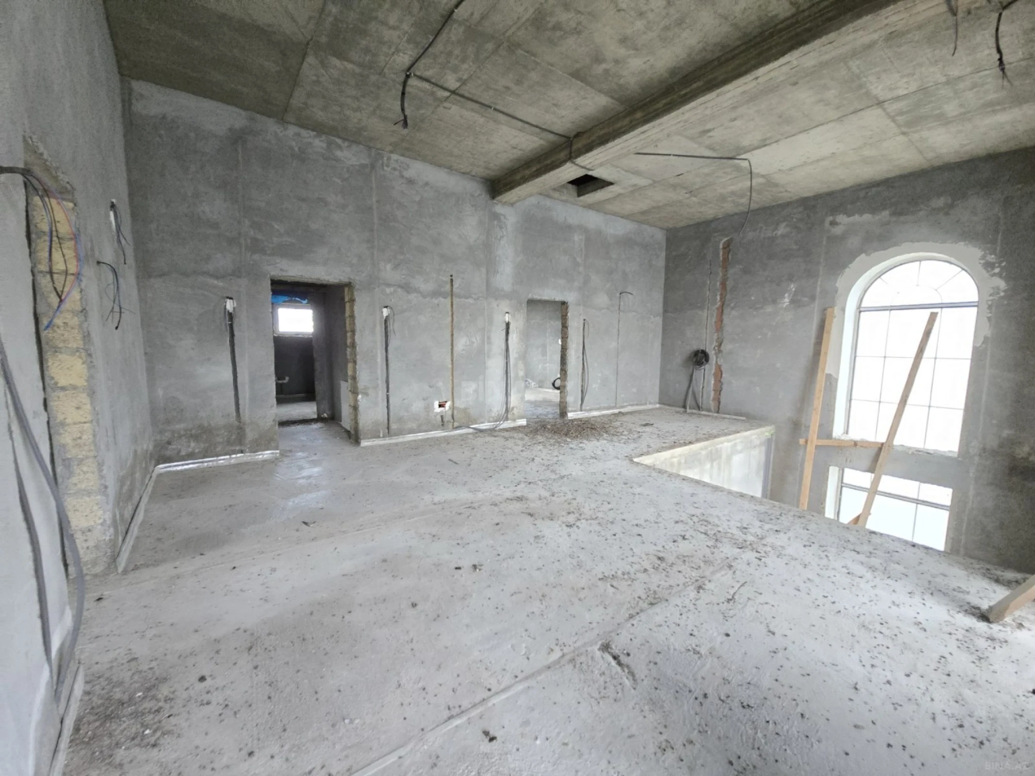 Satılır 5 otaqlı həyət evi 400 m²