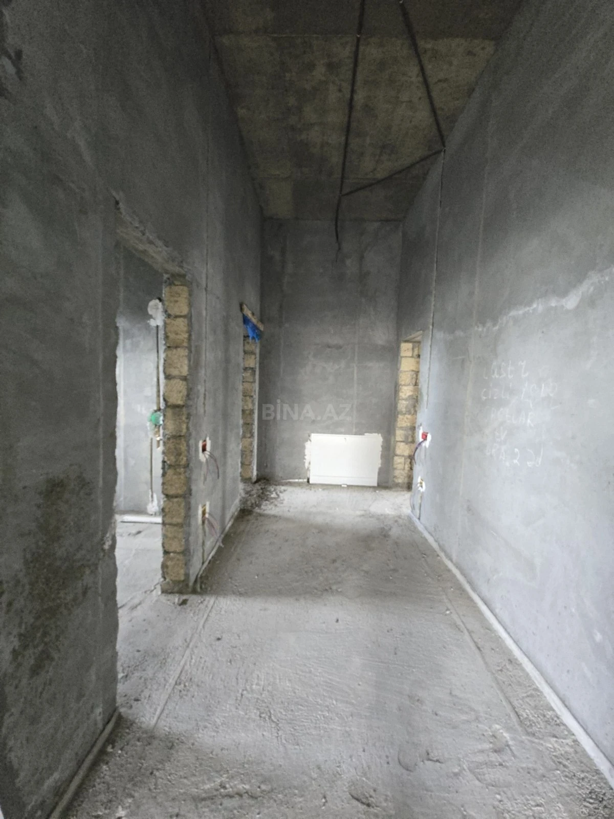 Satılır 5 otaqlı həyət evi 400 m²