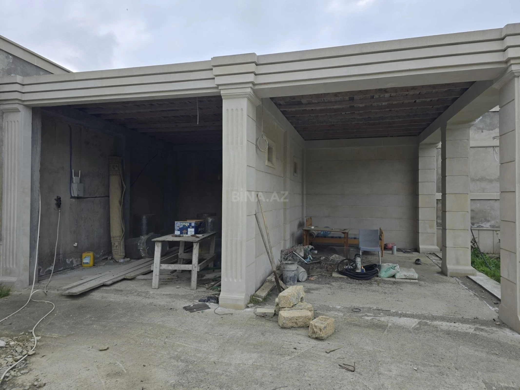 Satılır 5 otaqlı həyət evi 400 m²