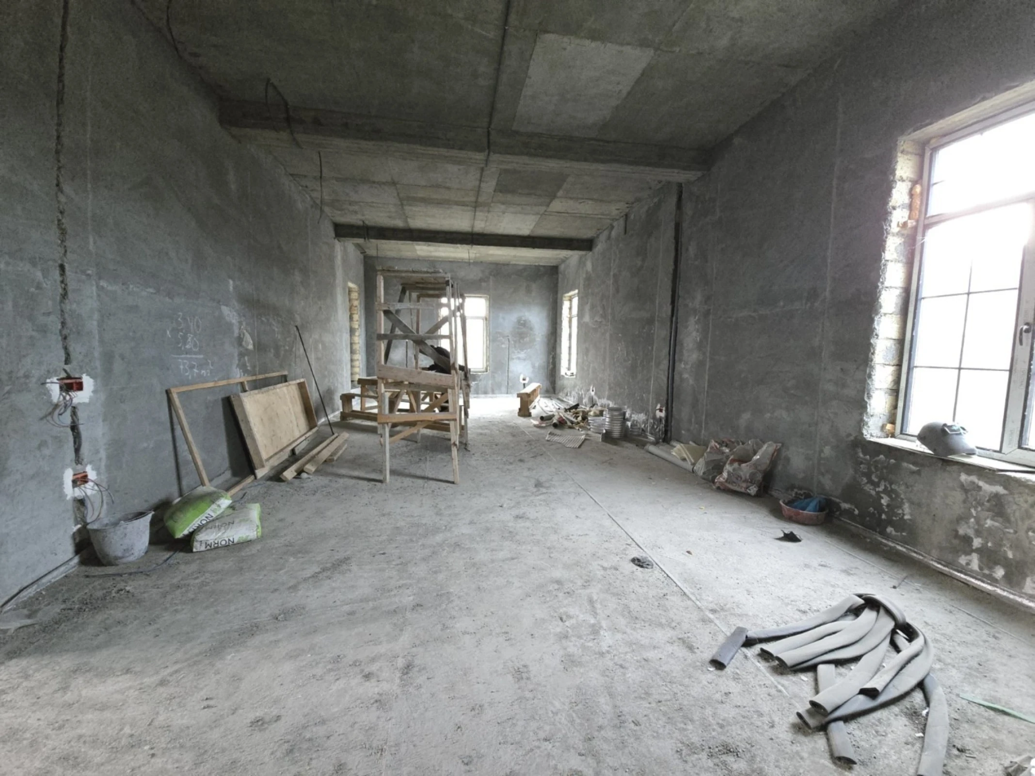 Satılır 5 otaqlı həyət evi 400 m²
