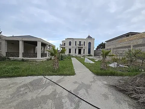 Satılır 5 otaqlı həyət evi 400 m²