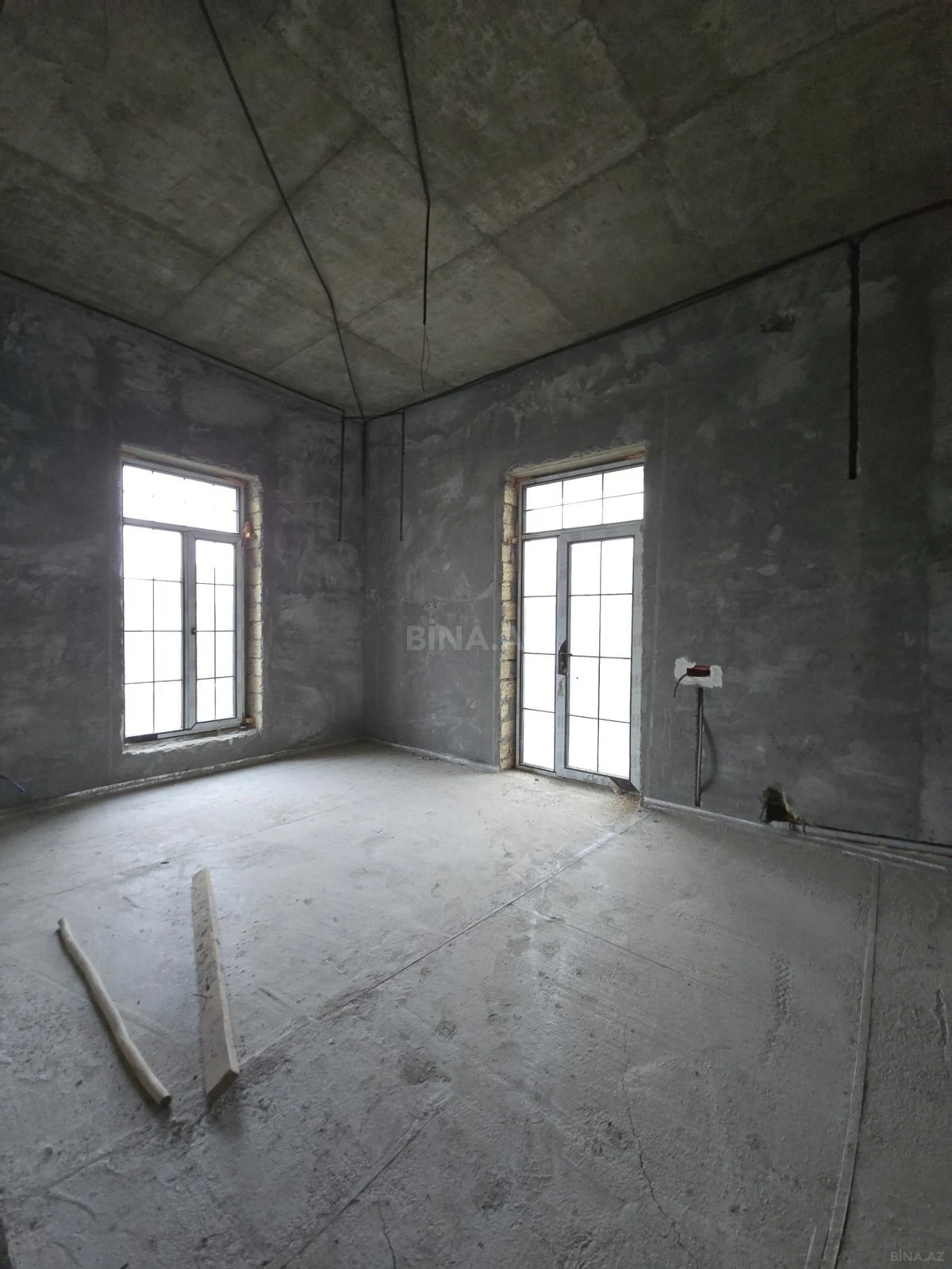 Satılır 5 otaqlı həyət evi 400 m²
