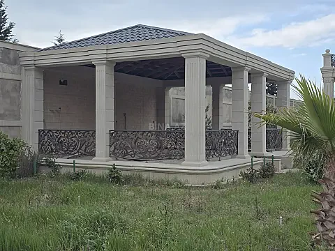 Satılır 5 otaqlı həyət evi 400 m²