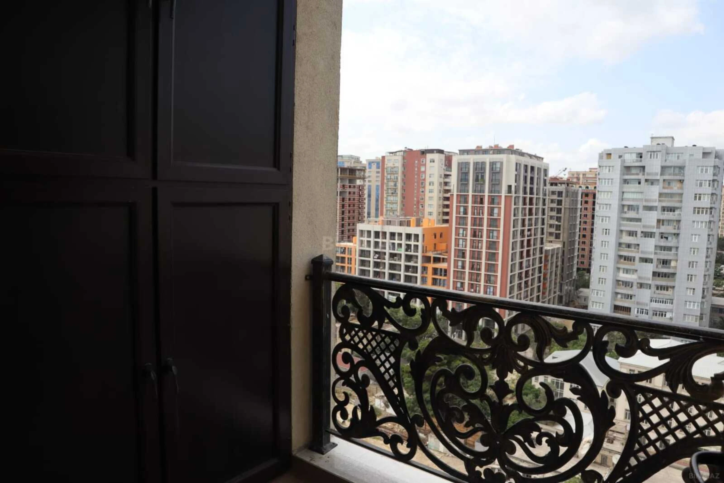 Kirayə verilir 3 otaqlı mənzil 115 m²