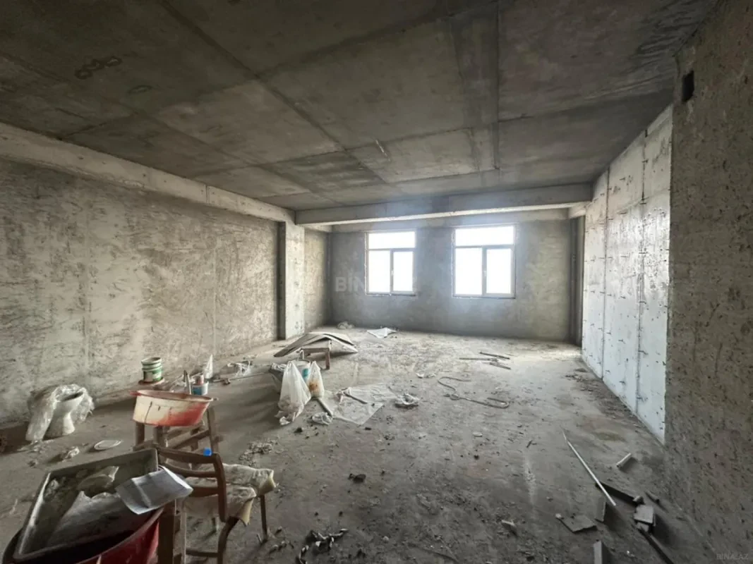 Satılır 4 otaqlı mənzil 174 m²