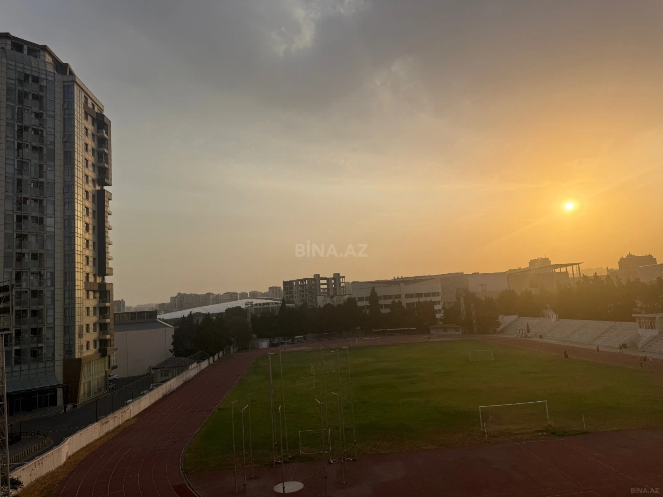 Satılır 4 otaqlı mənzil 178 m²