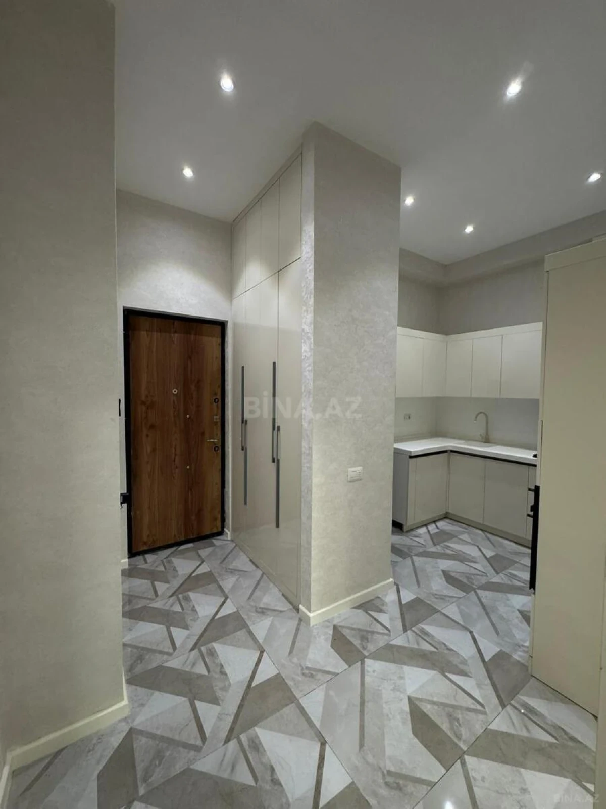 Kirayə verilir 2 otaqlı mənzil 75 m²
