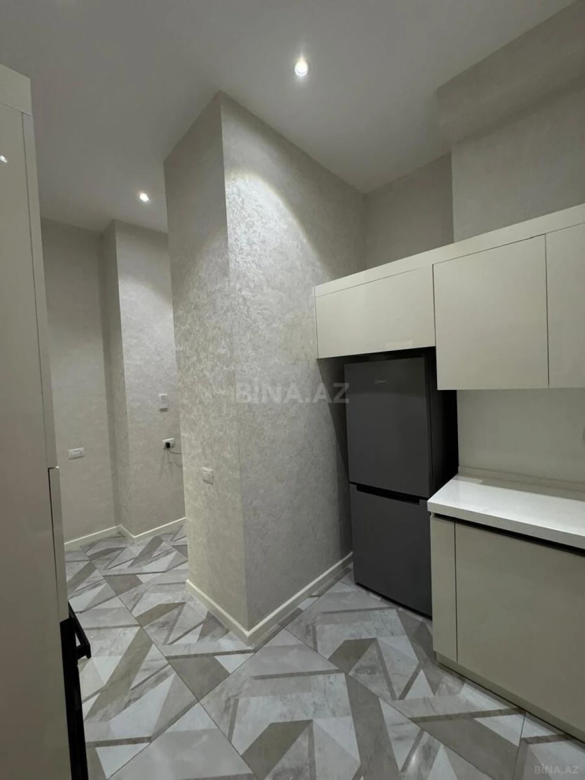 Kirayə verilir 2 otaqlı mənzil 75 m²