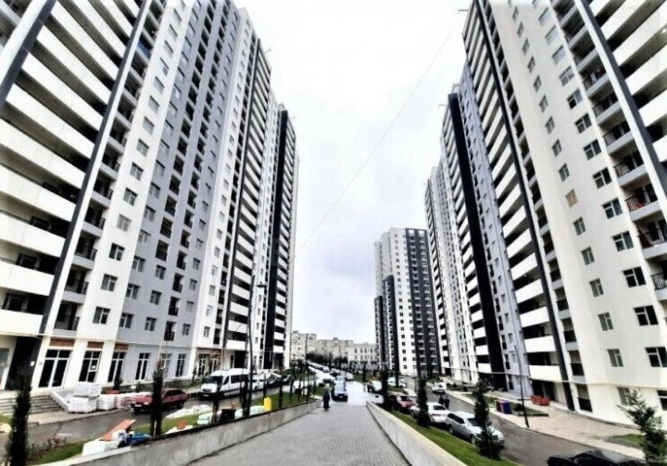 Satılır 4 otaqlı mənzil 155 m²