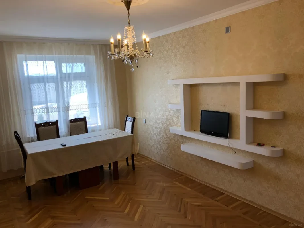 Satılır 5 otaqlı mənzil 125 m²
