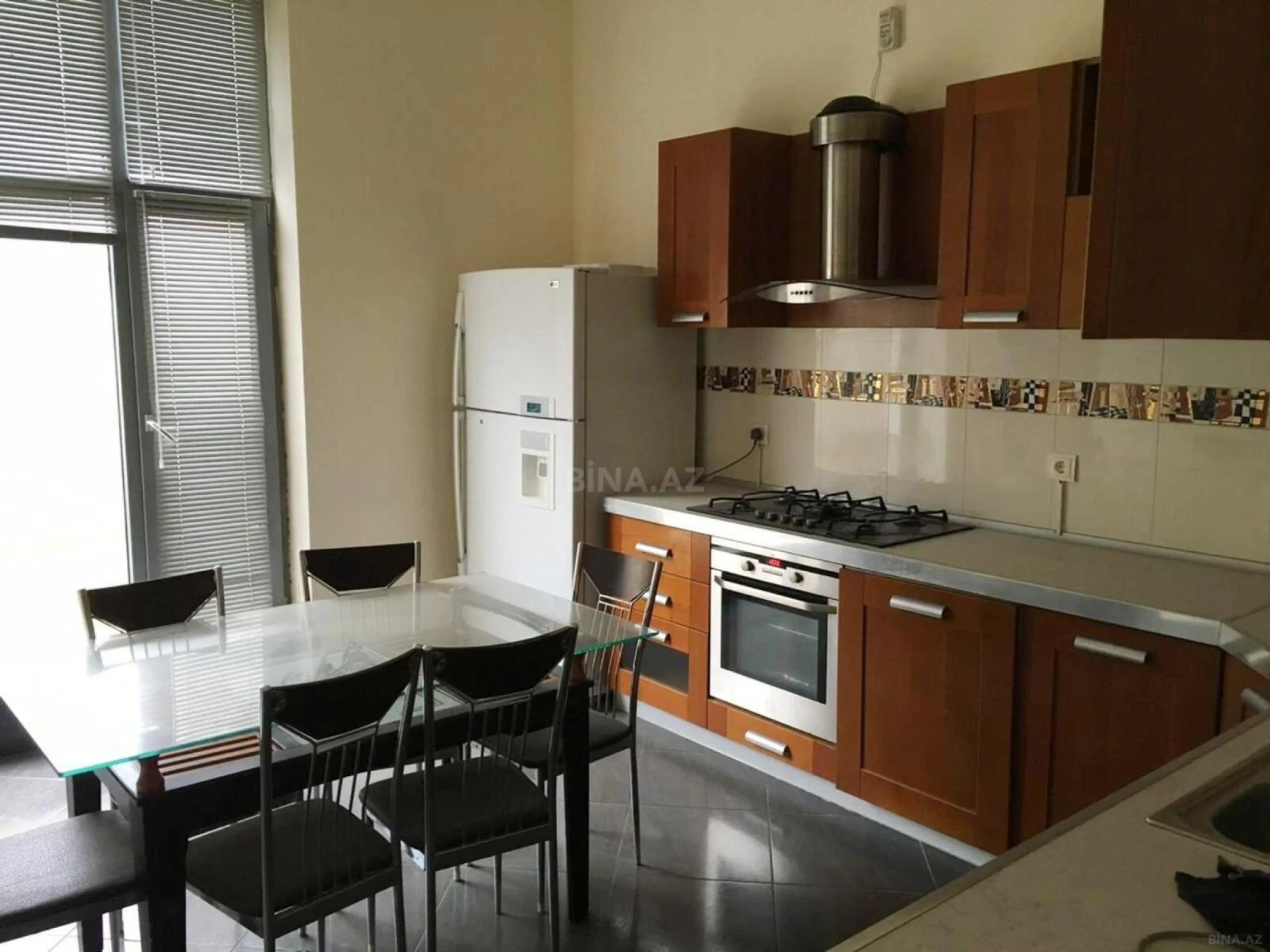 Kirayə verilir 6 otaqlı həyət evi 280 m²