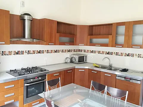 Kirayə verilir 6 otaqlı həyət evi 280 m²