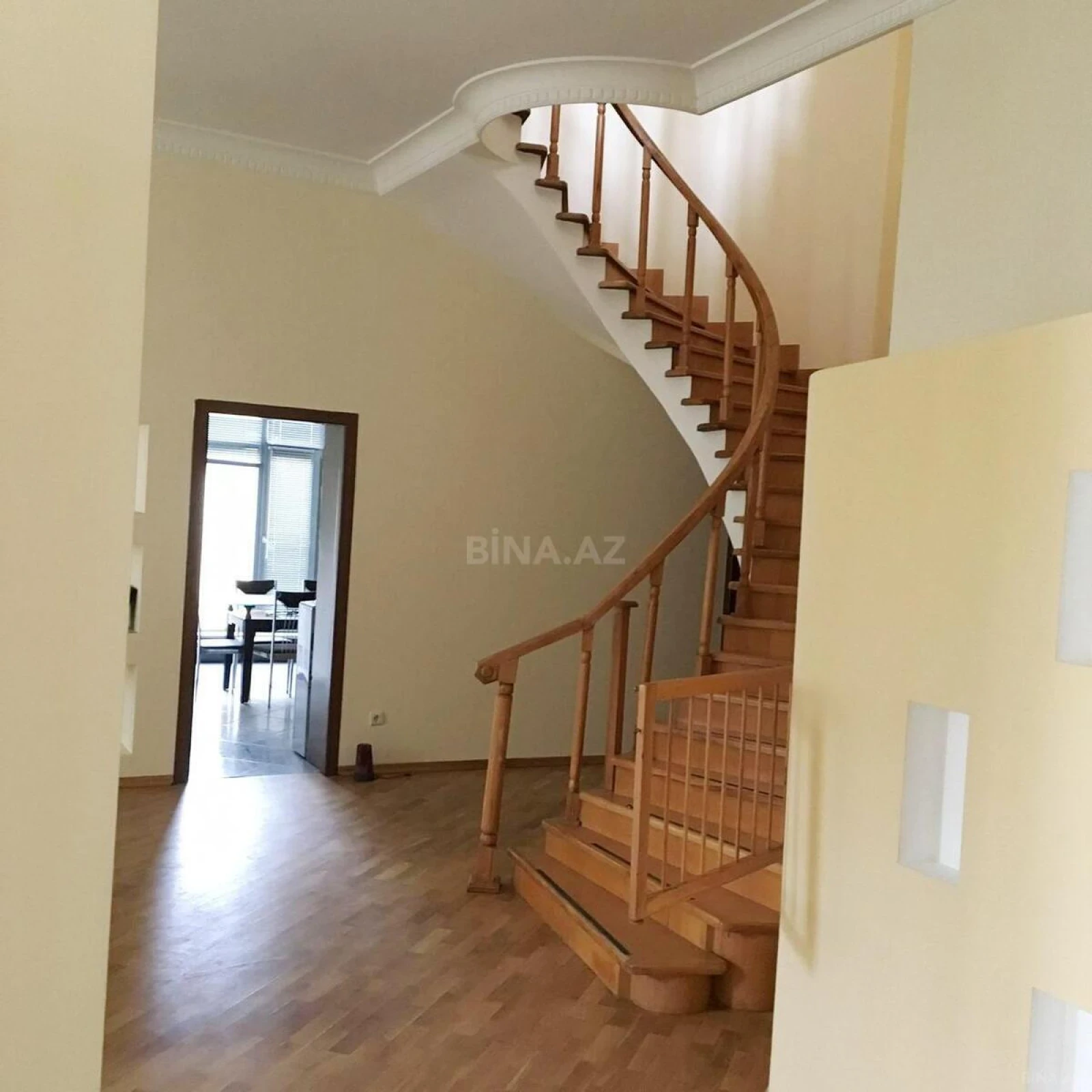 Kirayə verilir 6 otaqlı həyət evi 280 m²