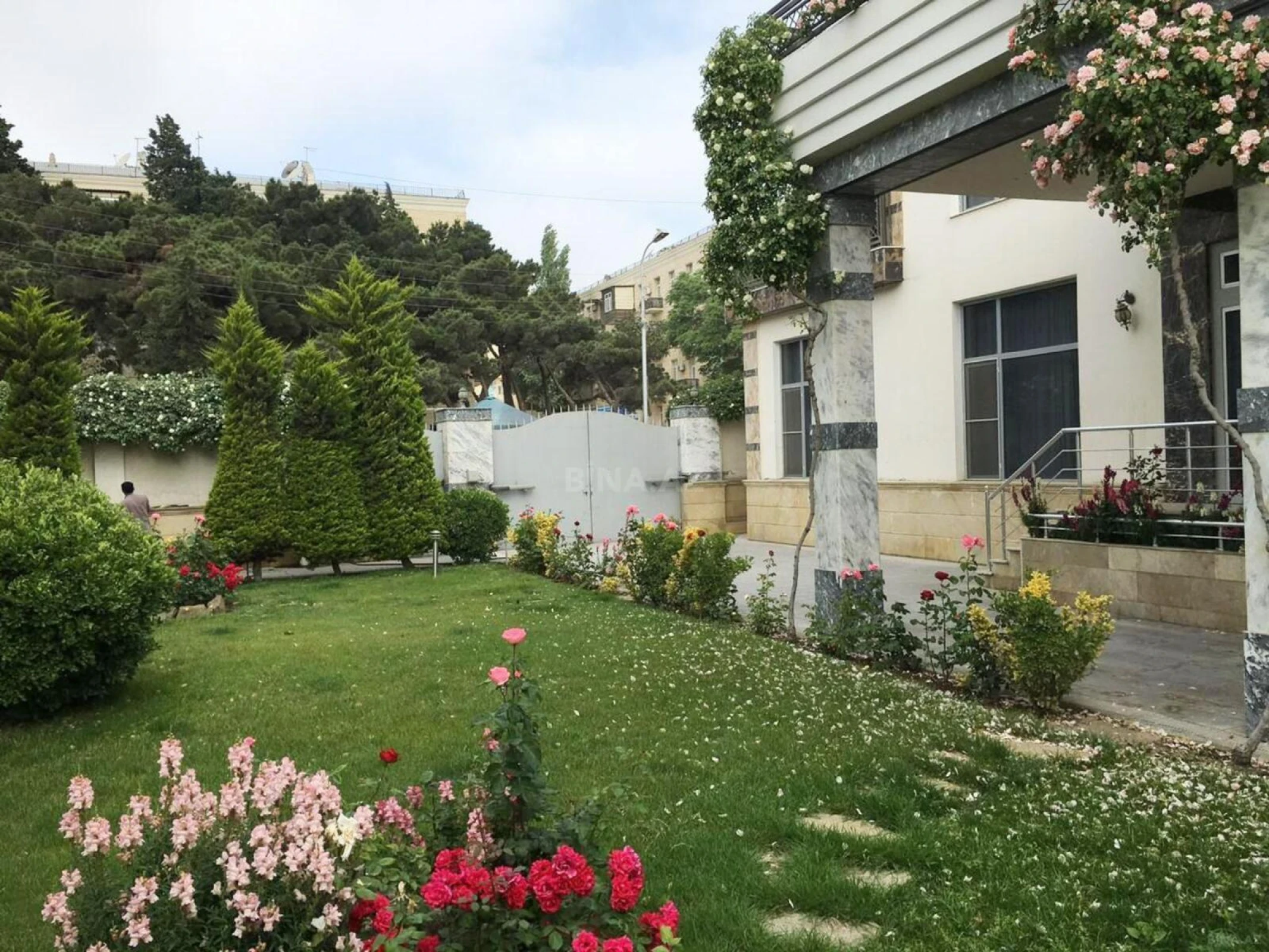 Kirayə verilir 6 otaqlı həyət evi 280 m²