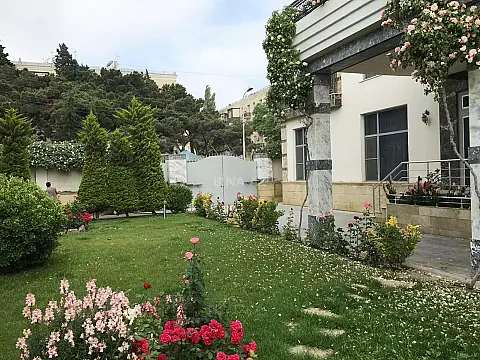 Kirayə verilir 6 otaqlı həyət evi 280 m²