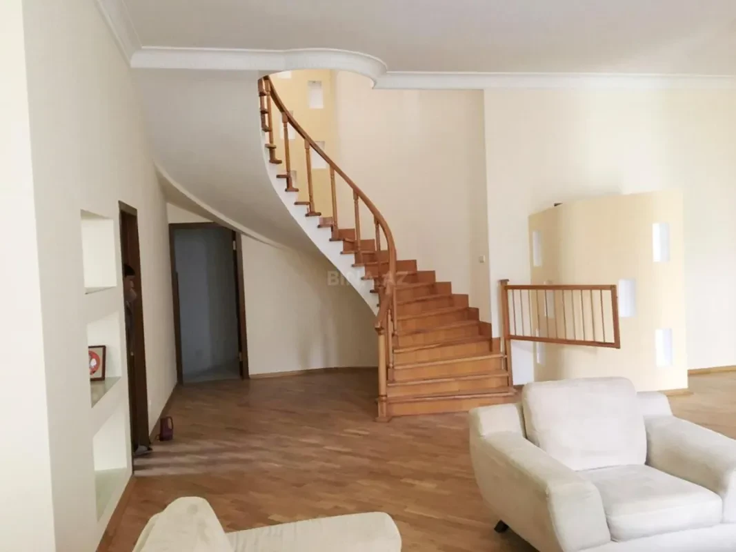 Kirayə verilir 6 otaqlı həyət evi 280 m²