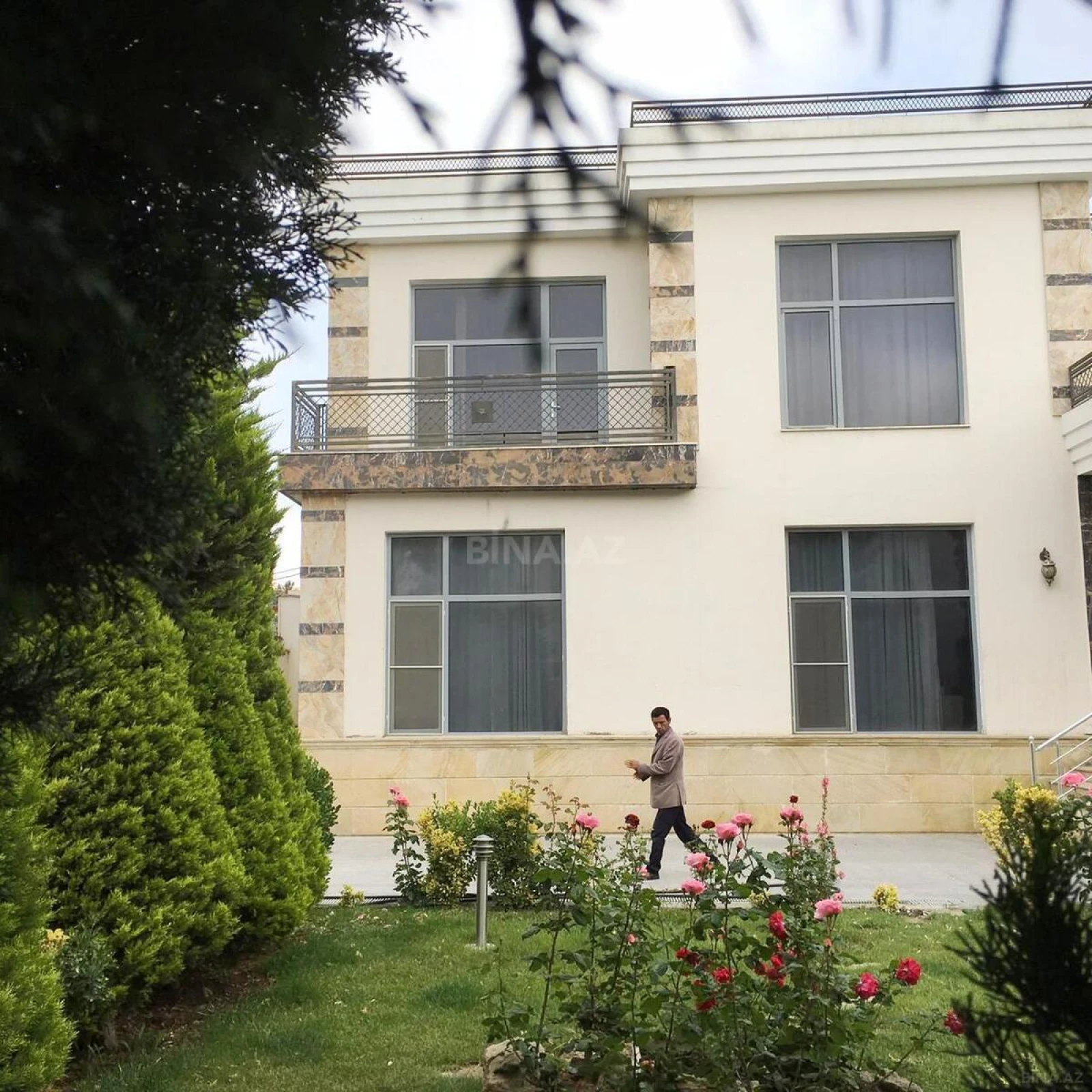 Kirayə verilir 6 otaqlı həyət evi 280 m²