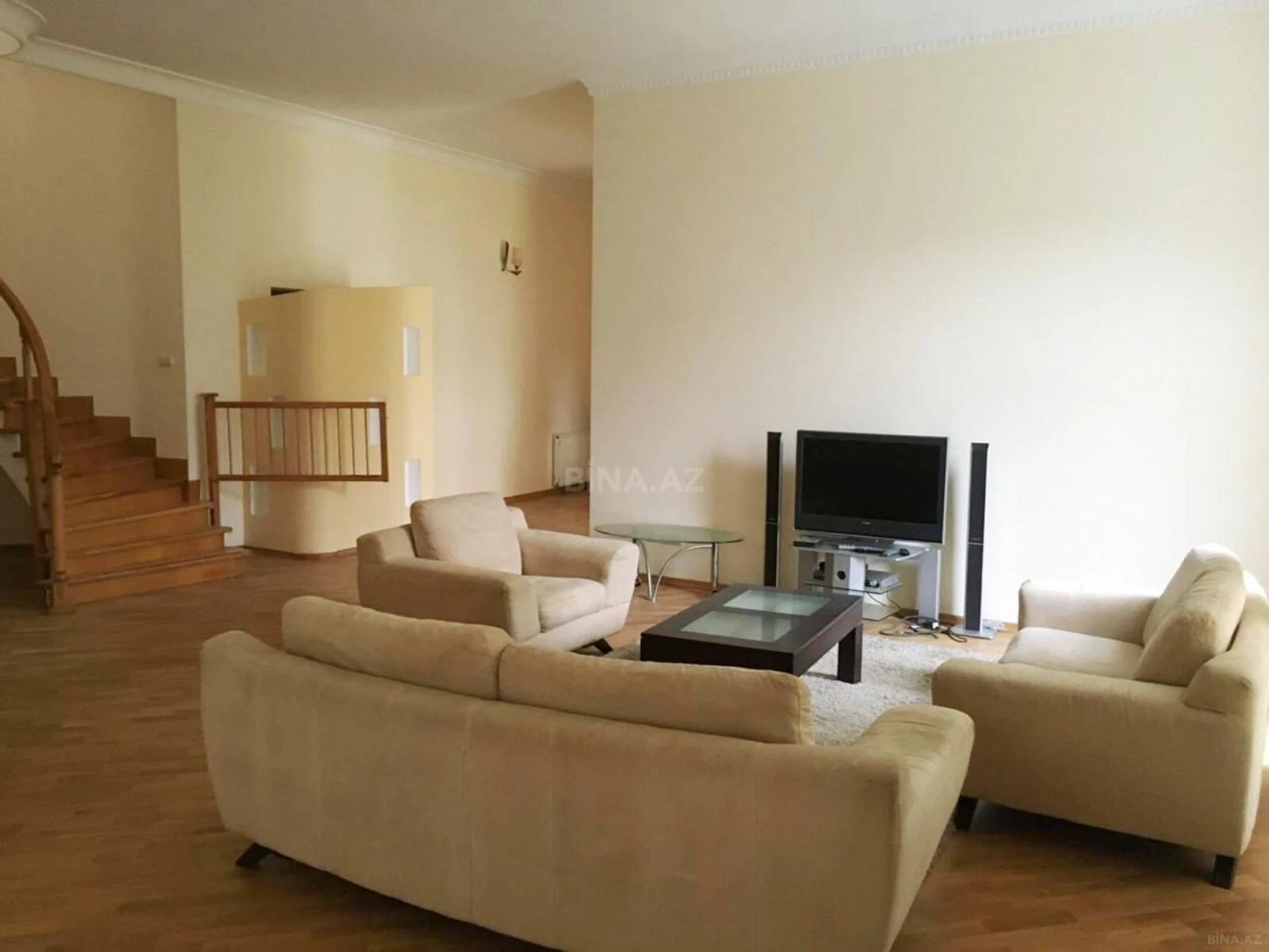 Kirayə verilir 6 otaqlı həyət evi 280 m²