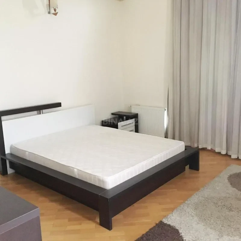Kirayə verilir 6 otaqlı həyət evi 280 m²