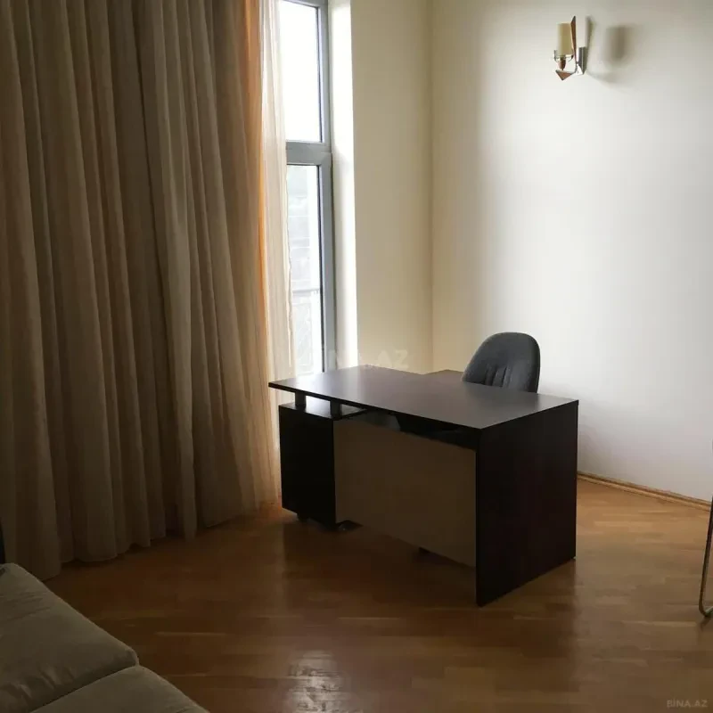 Kirayə verilir 6 otaqlı həyət evi 280 m²