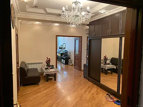 Satılır 3 otaqlı mənzil 118 m²
