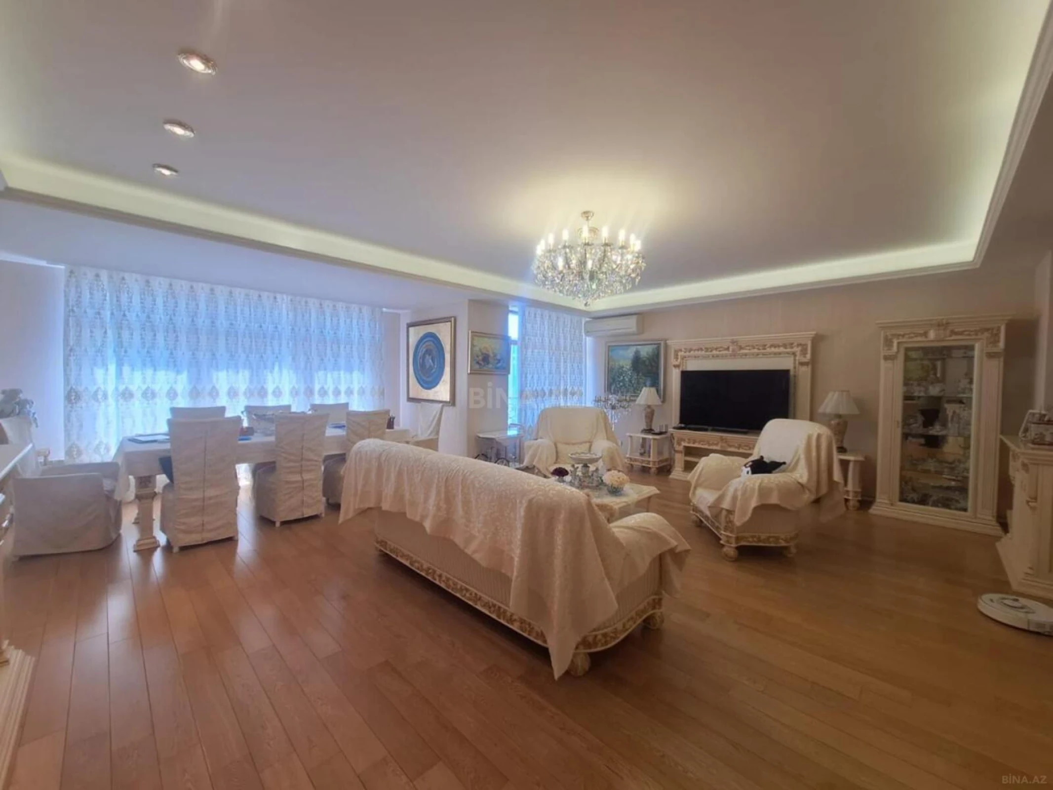 Satılır 4 otaqlı mənzil 250 m²