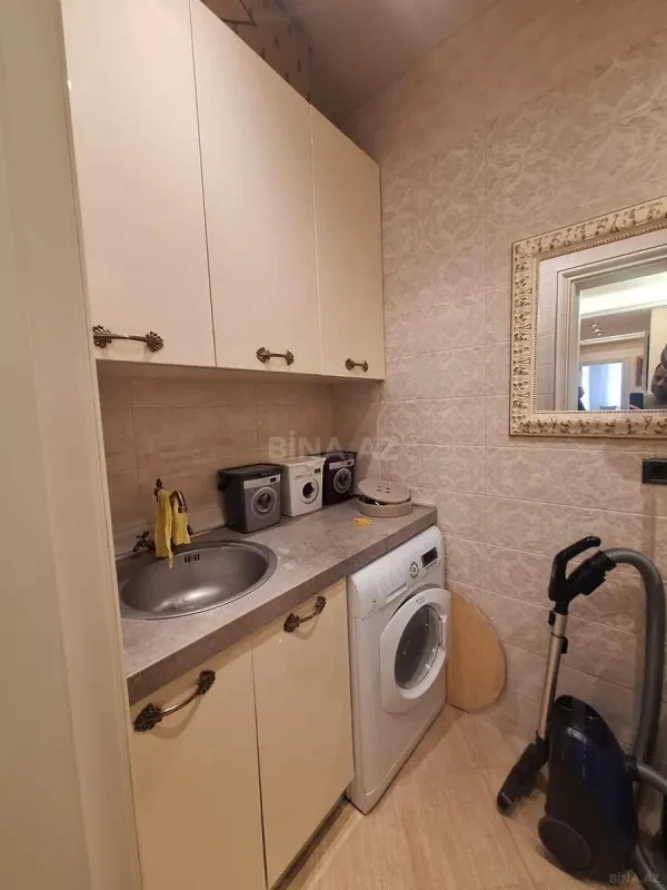 Satılır 4 otaqlı mənzil 250 m²