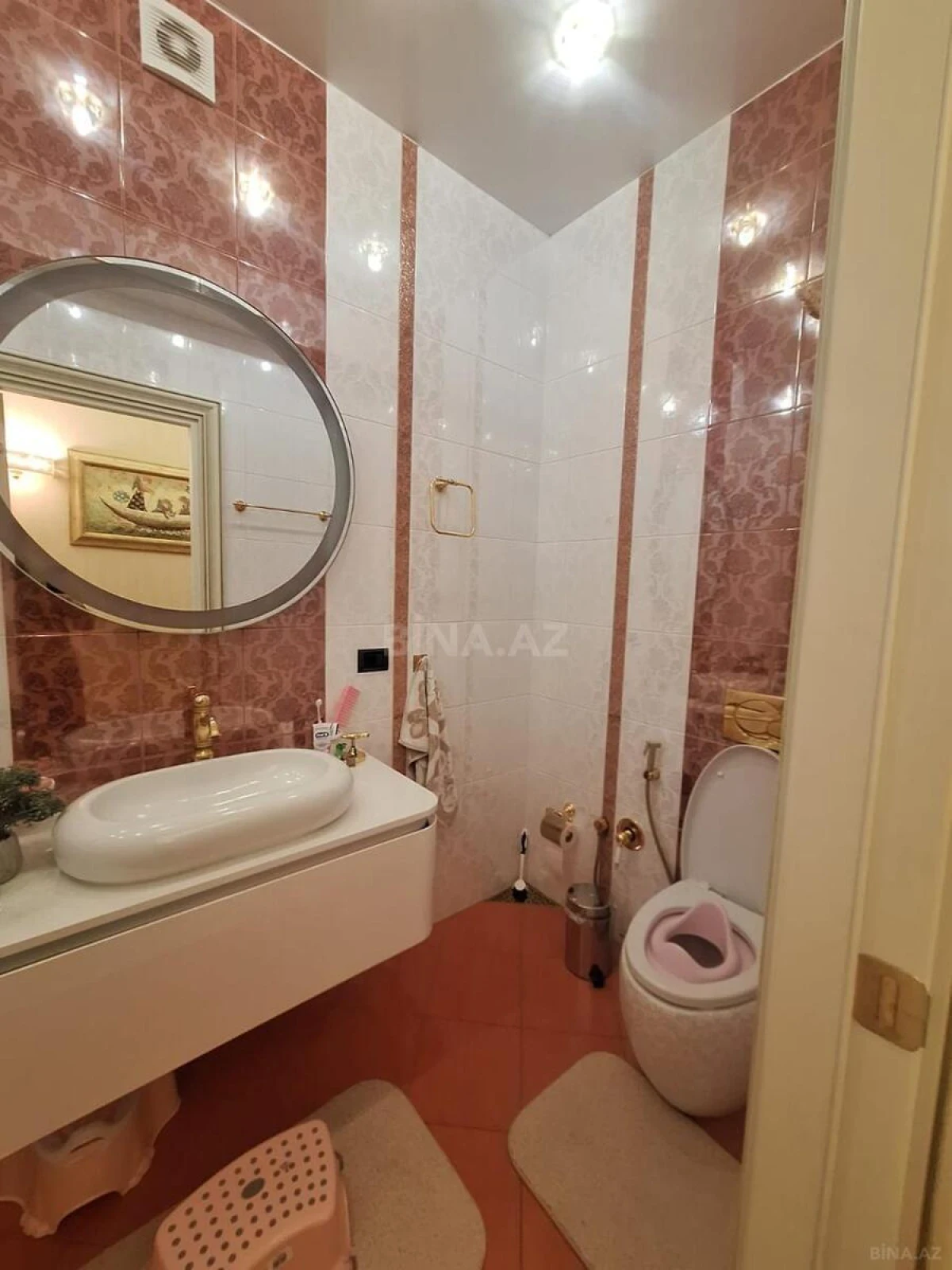 Satılır 4 otaqlı mənzil 250 m²