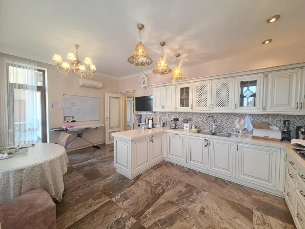 Satılır 4 otaqlı mənzil 250 m²