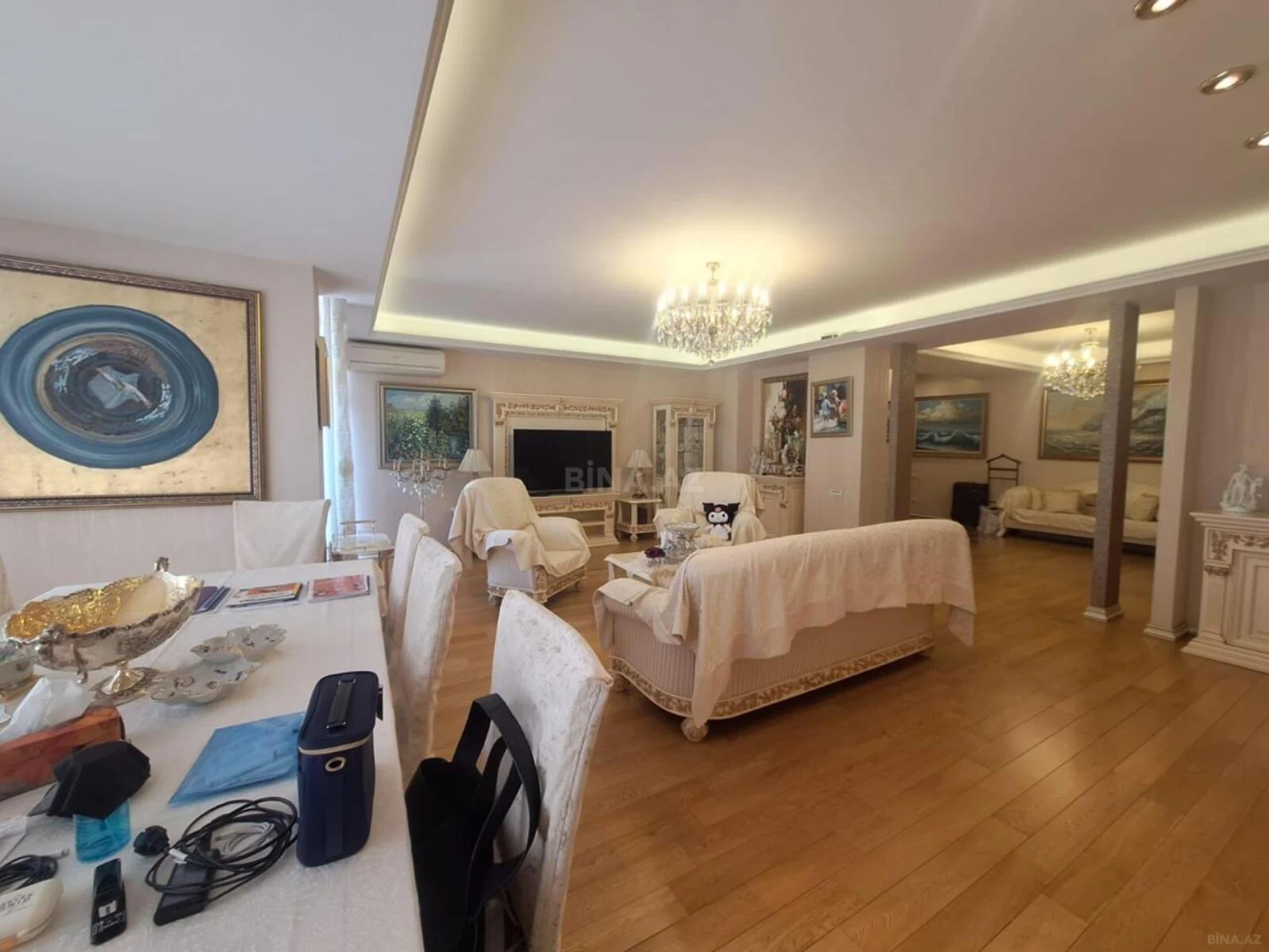 Satılır 4 otaqlı mənzil 250 m²