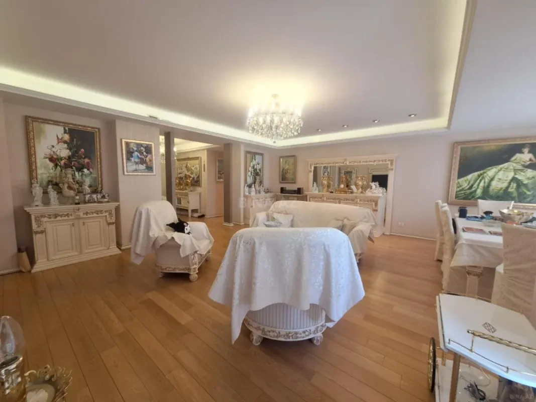 Satılır 4 otaqlı mənzil 250 m²