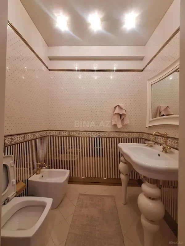 Satılır 4 otaqlı mənzil 250 m²