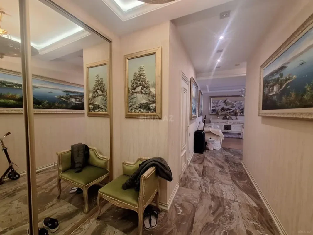 Satılır 4 otaqlı mənzil 250 m²