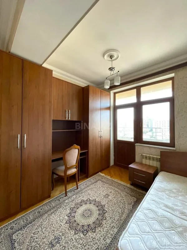 Satılır 3 otaqlı mənzil 125 m²