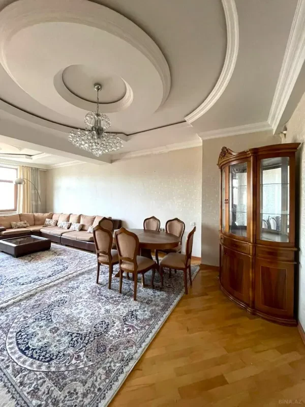 Satılır 3 otaqlı mənzil 125 m²