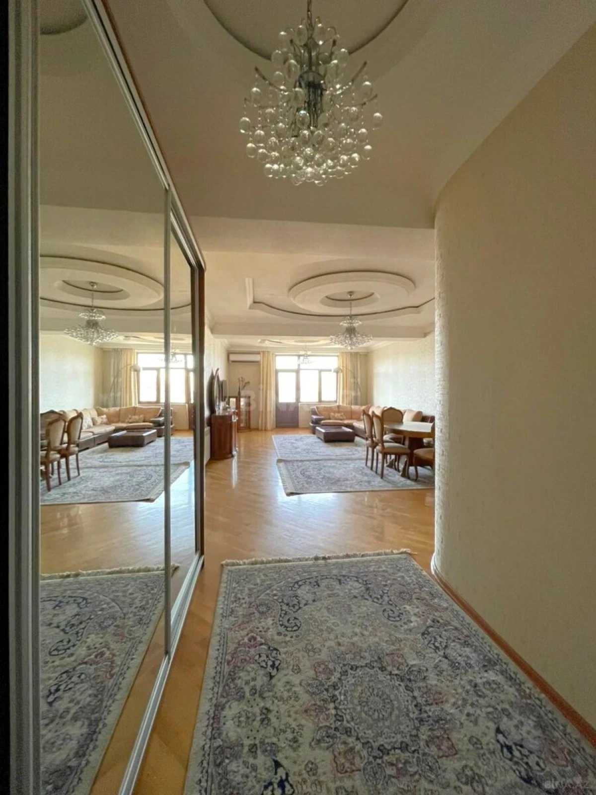 Satılır 3 otaqlı mənzil 125 m²