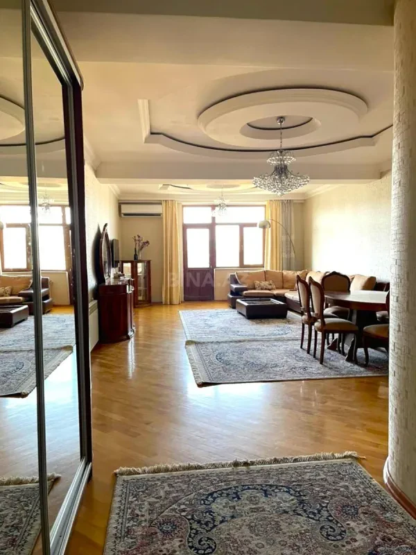Satılır 3 otaqlı mənzil 125 m²