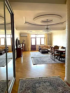 Satılır 3 otaqlı mənzil 125 m²