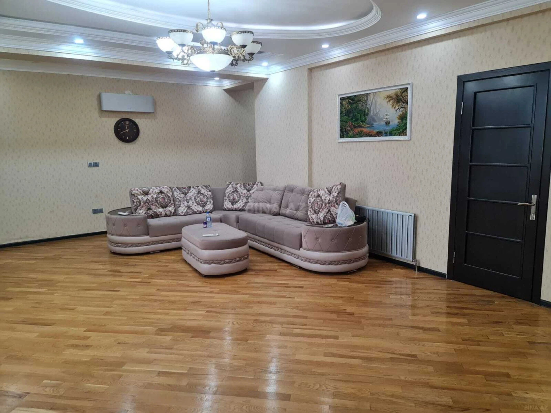 Kirayə verilir 5 otaqlı mənzil 232 m²
