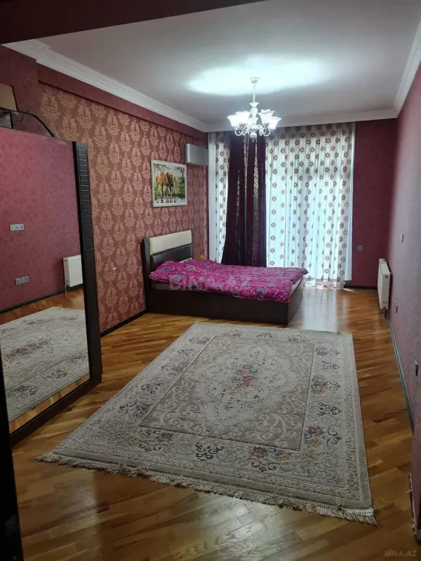 Kirayə verilir 5 otaqlı mənzil 232 m²