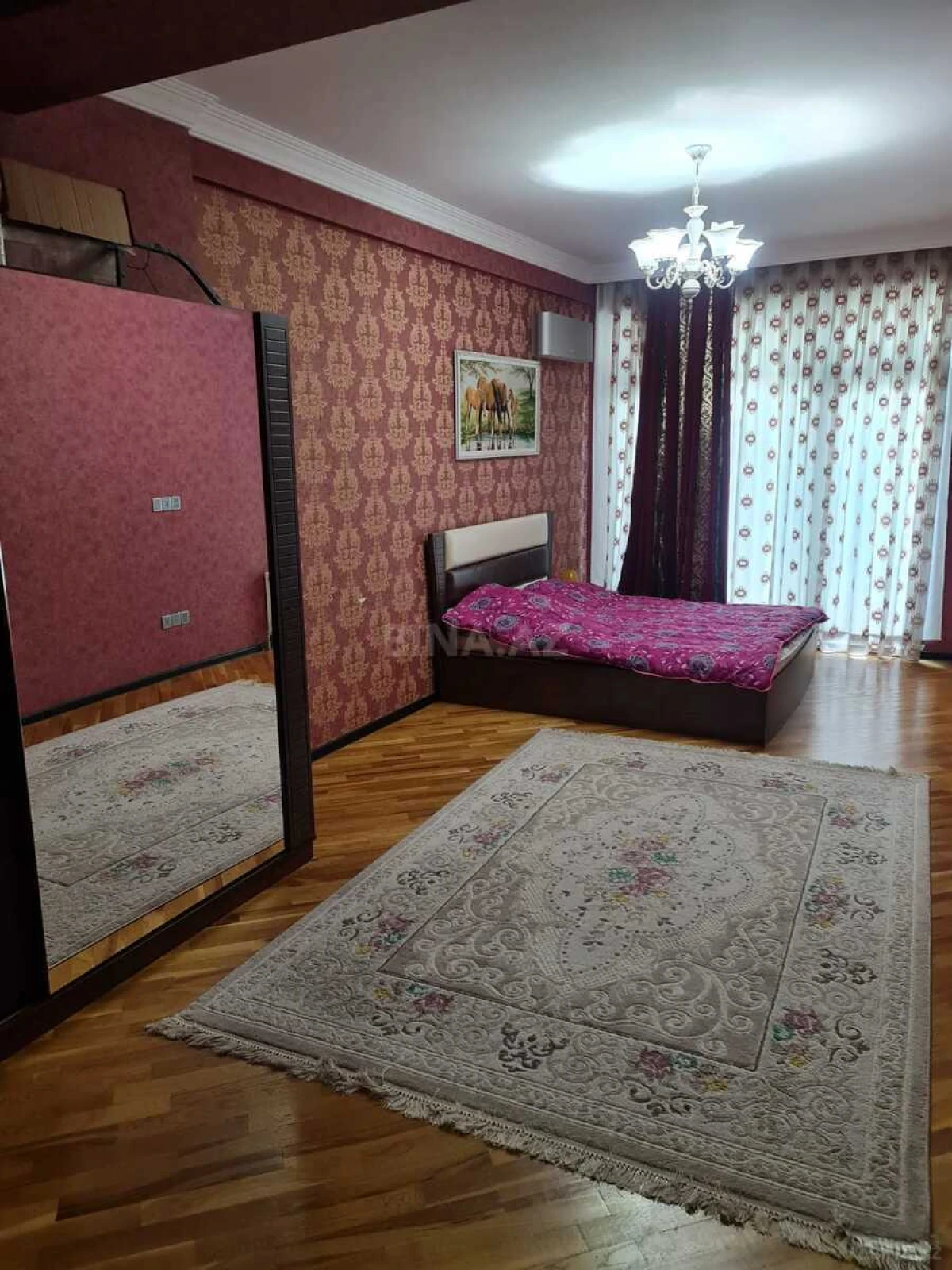 Kirayə verilir 5 otaqlı mənzil 232 m²
