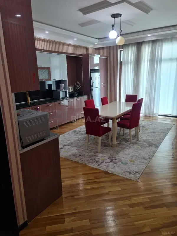 Kirayə verilir 5 otaqlı mənzil 232 m²