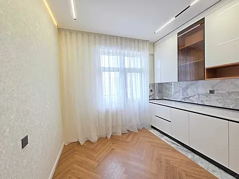 Satılır 2 otaqlı mənzil 81 m²