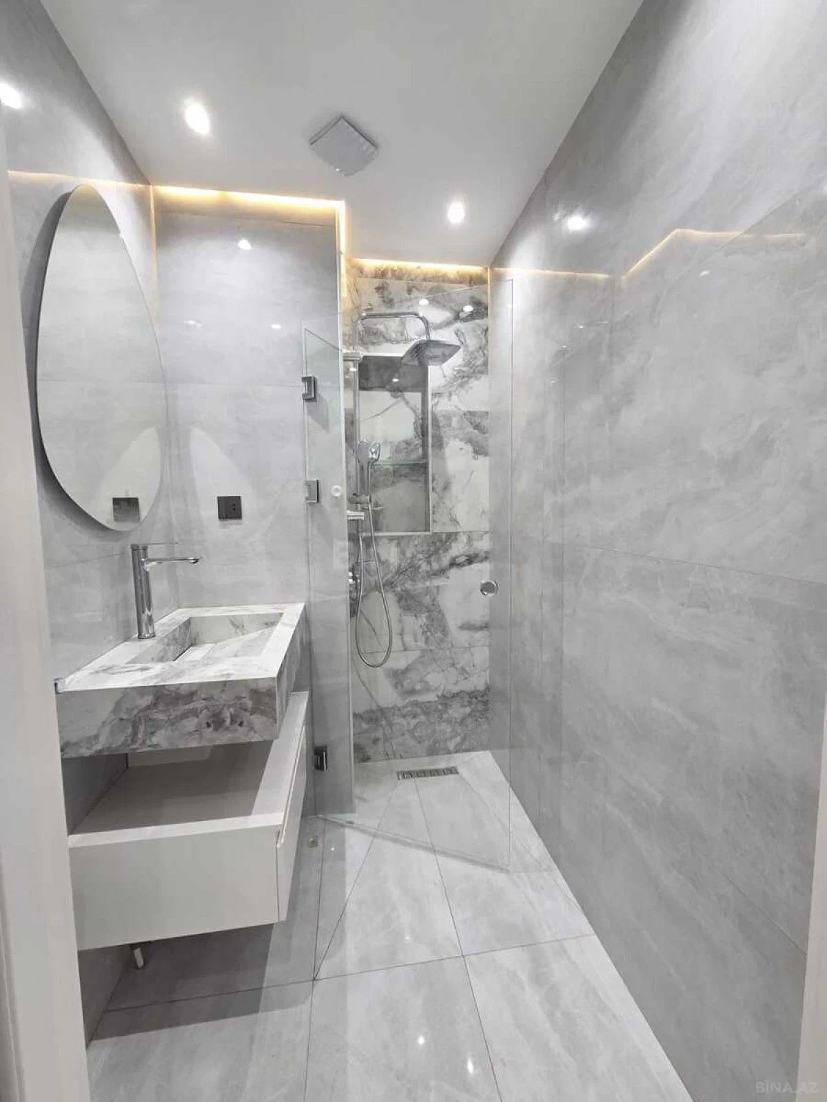 Satılır 2 otaqlı mənzil 81 m²