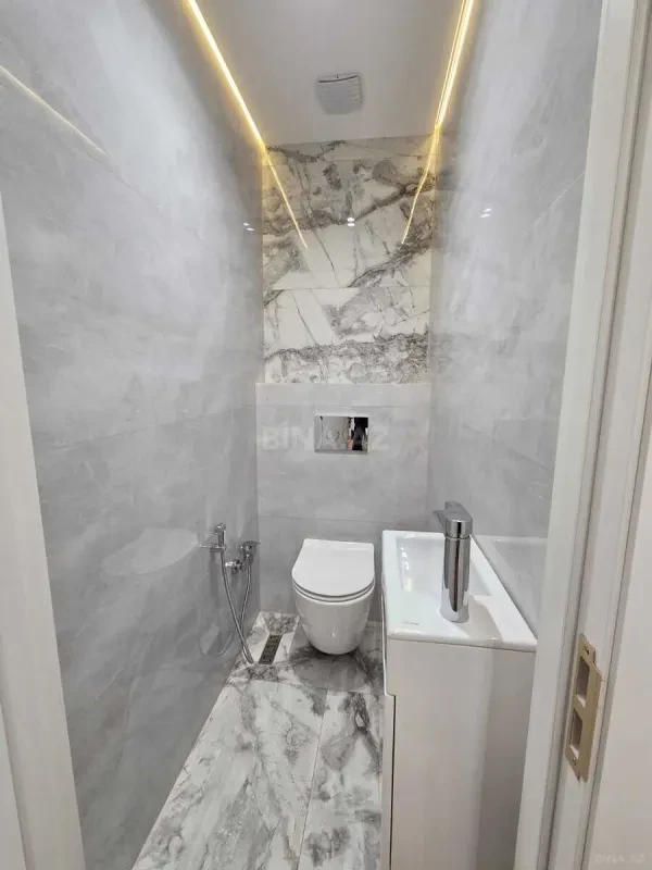 Satılır 2 otaqlı mənzil 81 m²