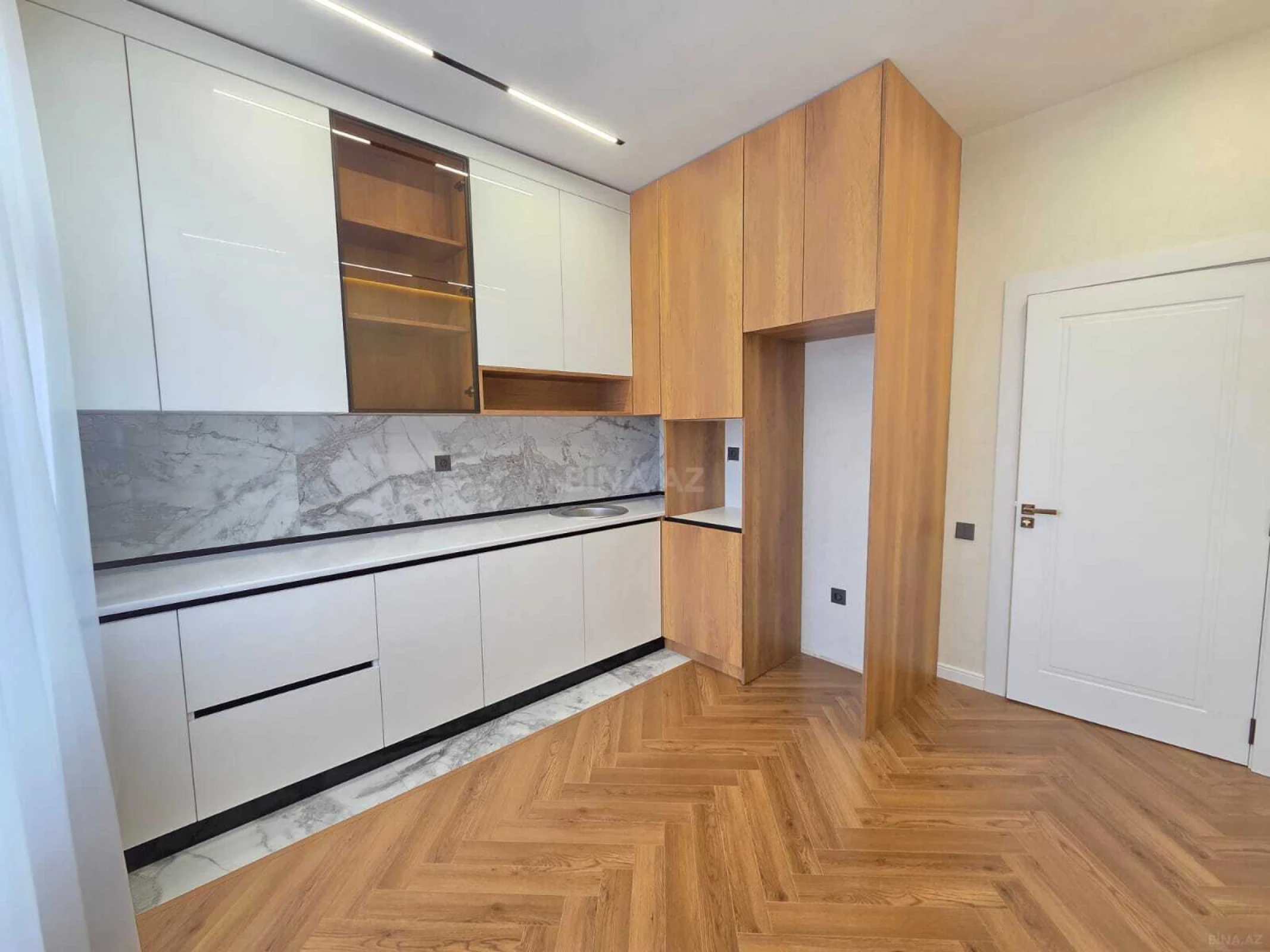 Satılır 2 otaqlı mənzil 81 m²