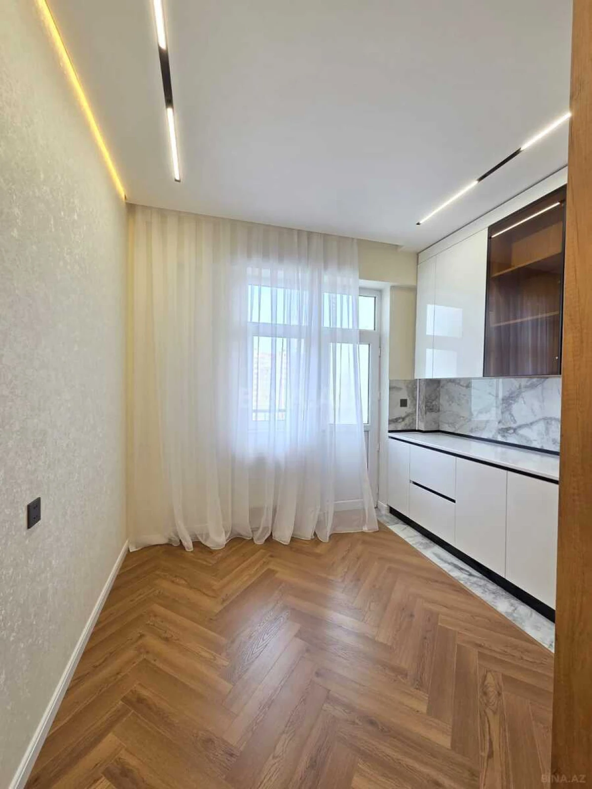 Satılır 2 otaqlı mənzil 81 m²