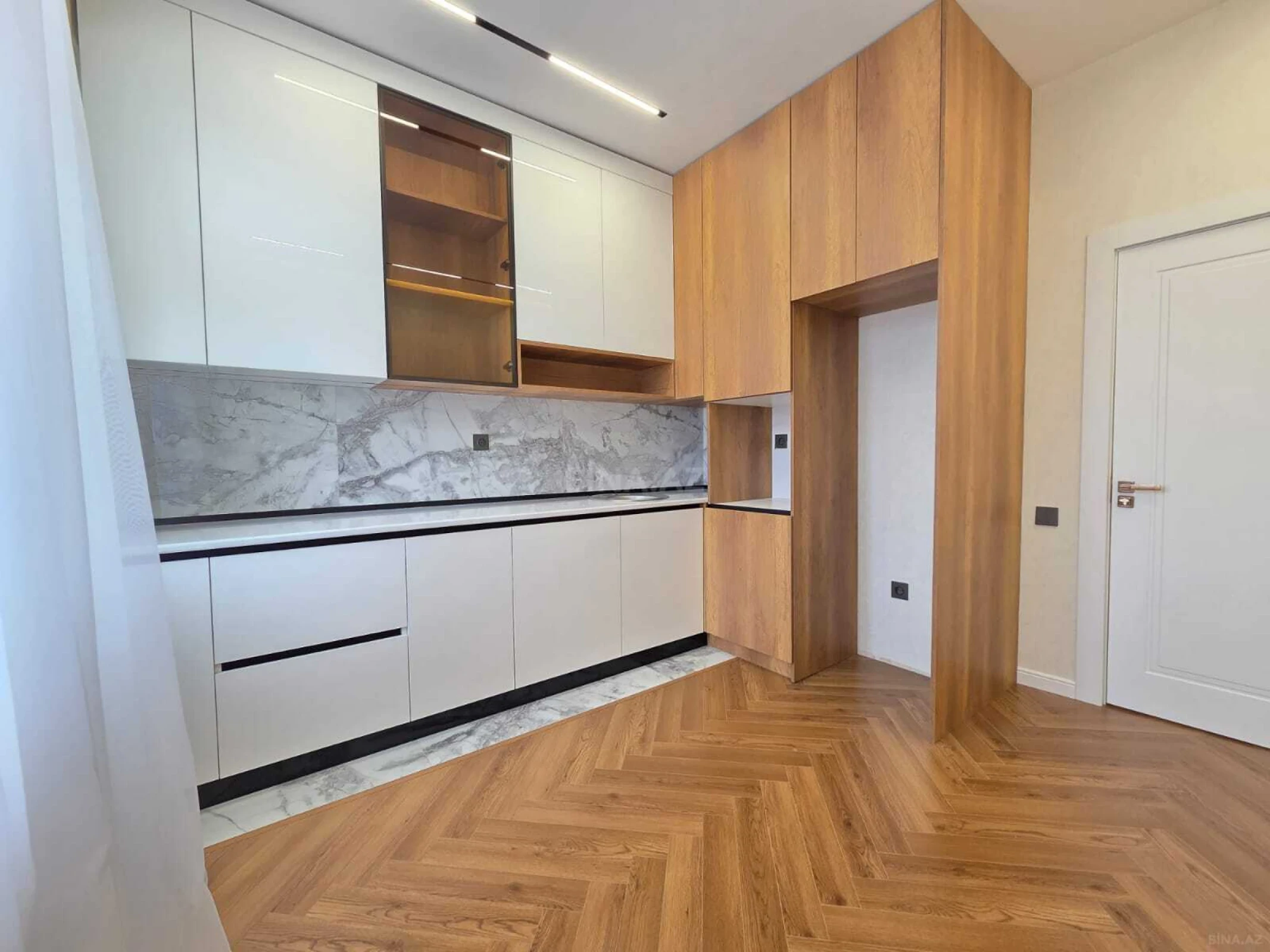 Satılır 2 otaqlı mənzil 81 m²