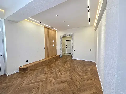 Satılır 2 otaqlı mənzil 81 m²